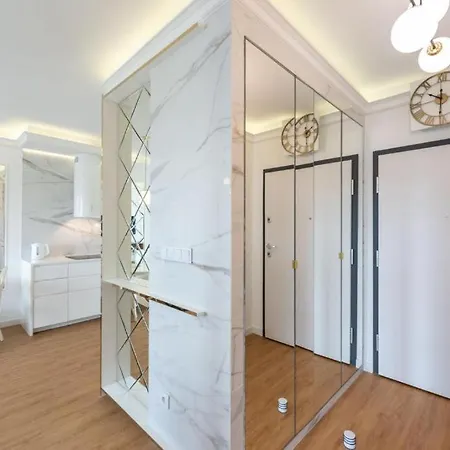 Golden Prestige With Parking In Bemowo Apartament Warszawa